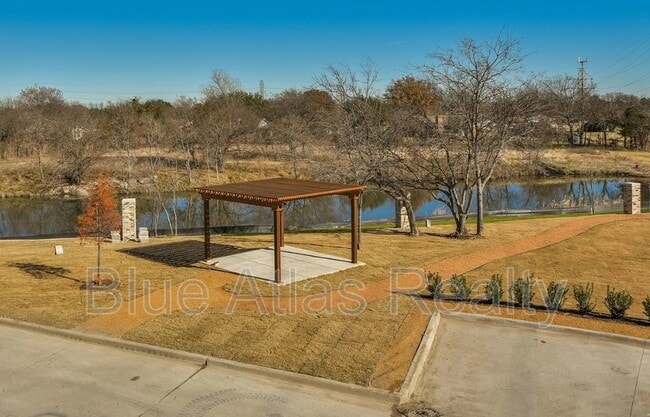 Building Photo - 728 N Plano Rd