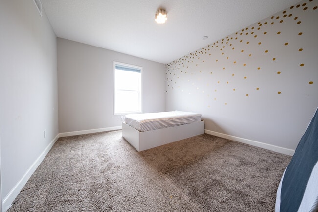 Building Photo - 18196 Goldfinch Wy