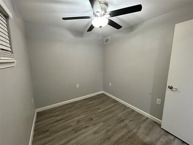 Building Photo - 2807 Beauchamp St