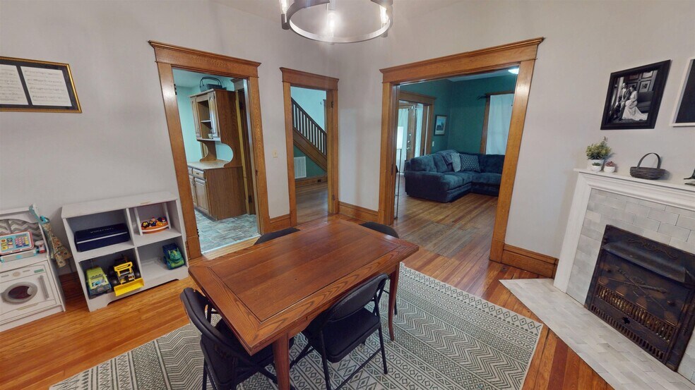 Building Photo - 2554 1st Ave