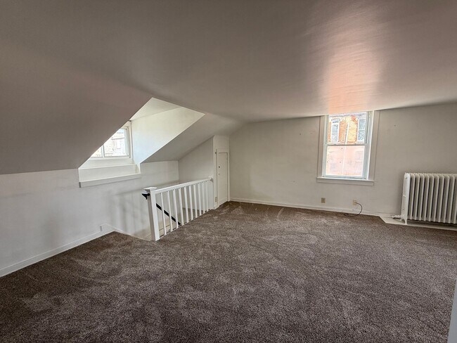 Building Photo - 611 Napoleon St