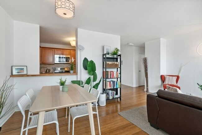 Building Photo - Beautiful 1b1b Apartment in Gold Coast