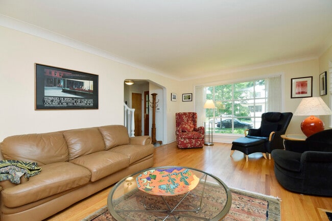 Building Photo - 319 Wesley Ave