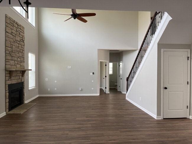 Building Photo - "Charming 4-Bed High Point Home with Granite Elegance & Cozy Fireplace!"