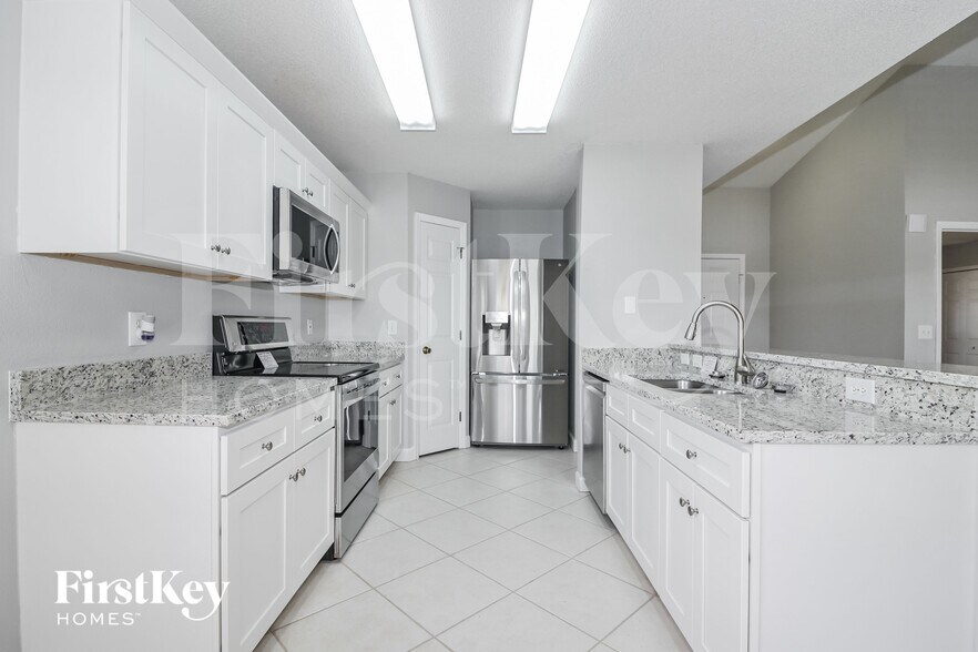 Building Photo - 12025 Larson Ln