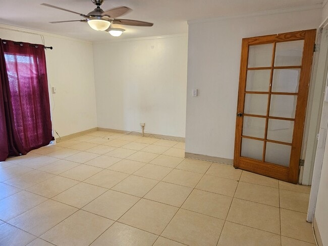 Building Photo - Studio apartment