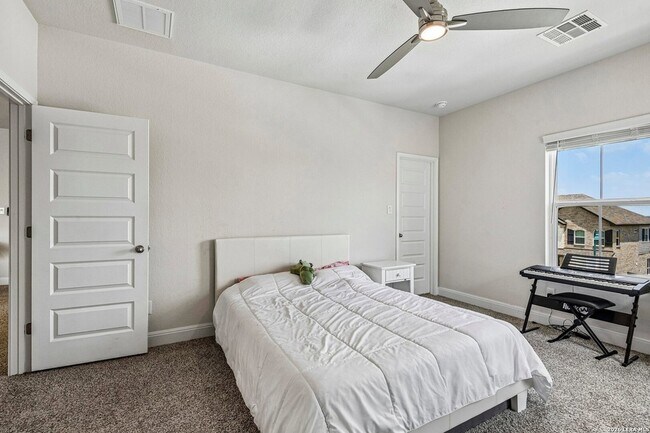 Building Photo - 1136 Aidenbaum