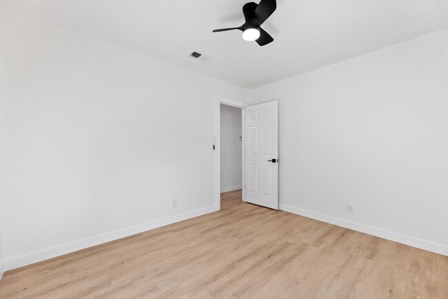 Building Photo - 5302 Woodmoor Dr