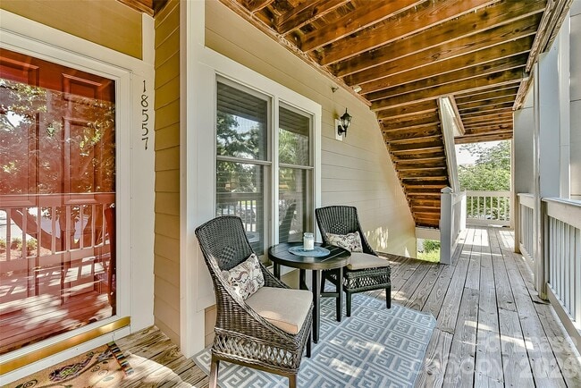 Building Photo - 18557 Vineyard Point Ln
