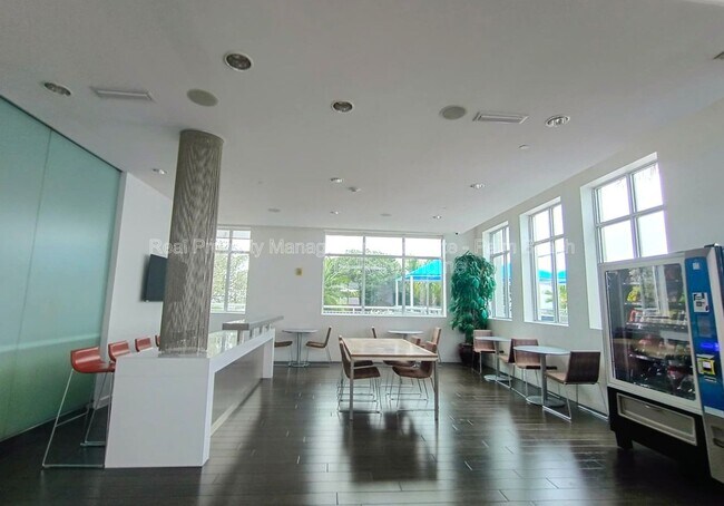 Building Photo - 300 S Australian Ave