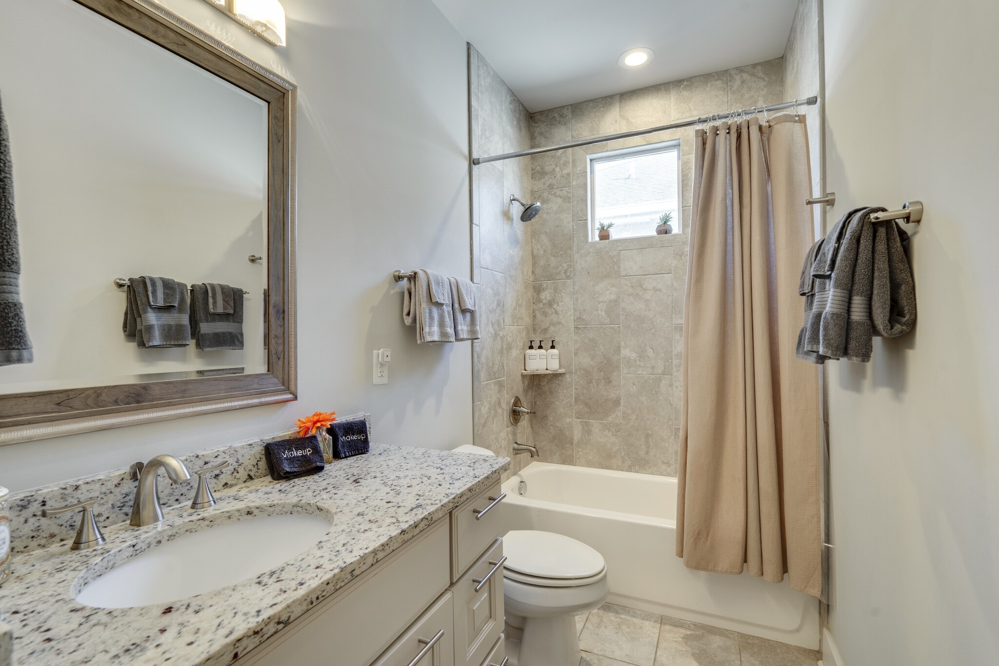 2nd Bathroom with Tub Shower Combo - 1922 14th Ave N