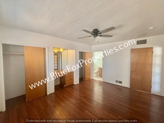 Building Photo - 3137 E Linden St