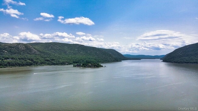 Building Photo - 729 Hewitt Ln