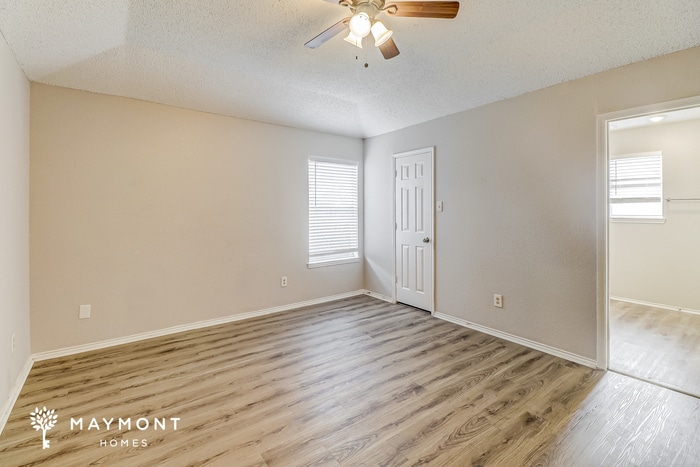 Building Photo - 1005 Meadowbend Dr