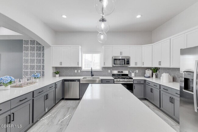 Building Photo - 10705 Troy Aikman Dr
