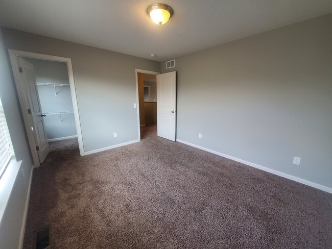 Building Photo - 5 BR 3 BA Single Family Home in North Hugo Minneapolis