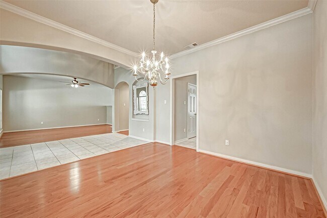 Building Photo - 12419 Shadycrest Dr