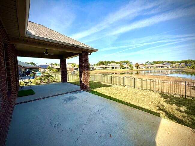 Building Photo - 399 Pin Oak Loop