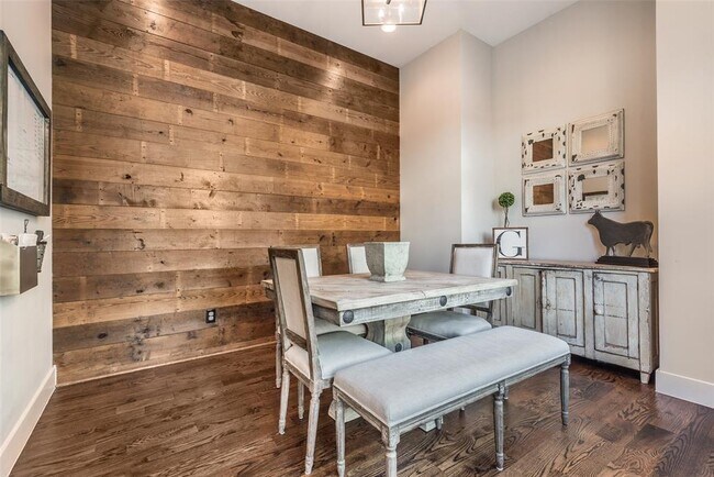 Building Photo - 127 5th St