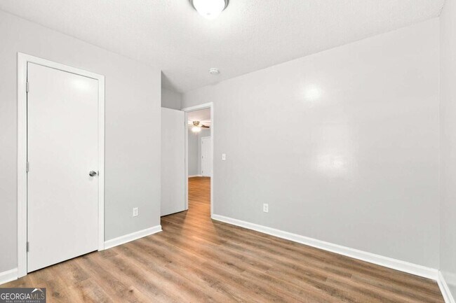Building Photo - 715 W Creek Cir