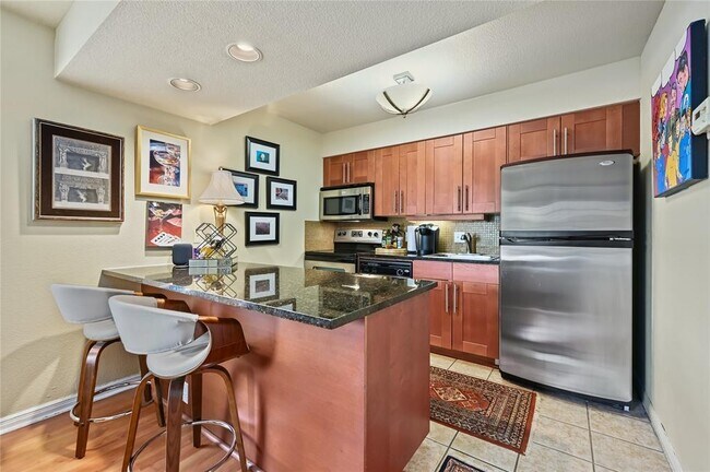 Building Photo - 7685 Northcross Dr