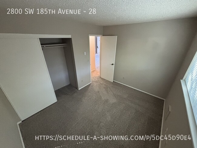 Building Photo - 1br Downstairs Unit - Water, Sewer & Garba...