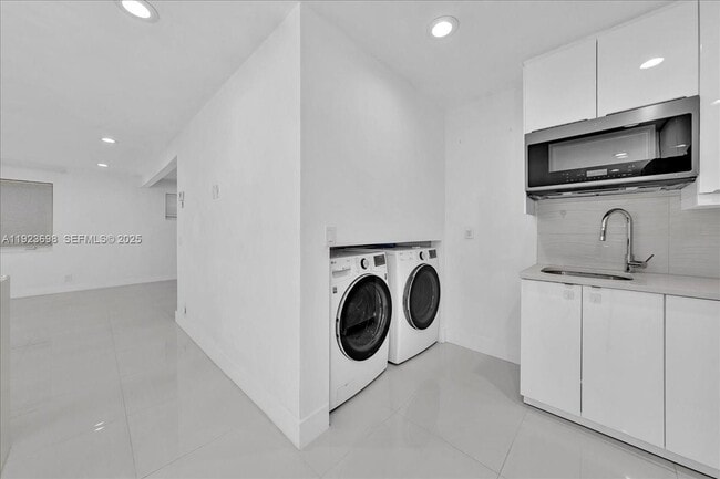 Building Photo - 348 Palm St