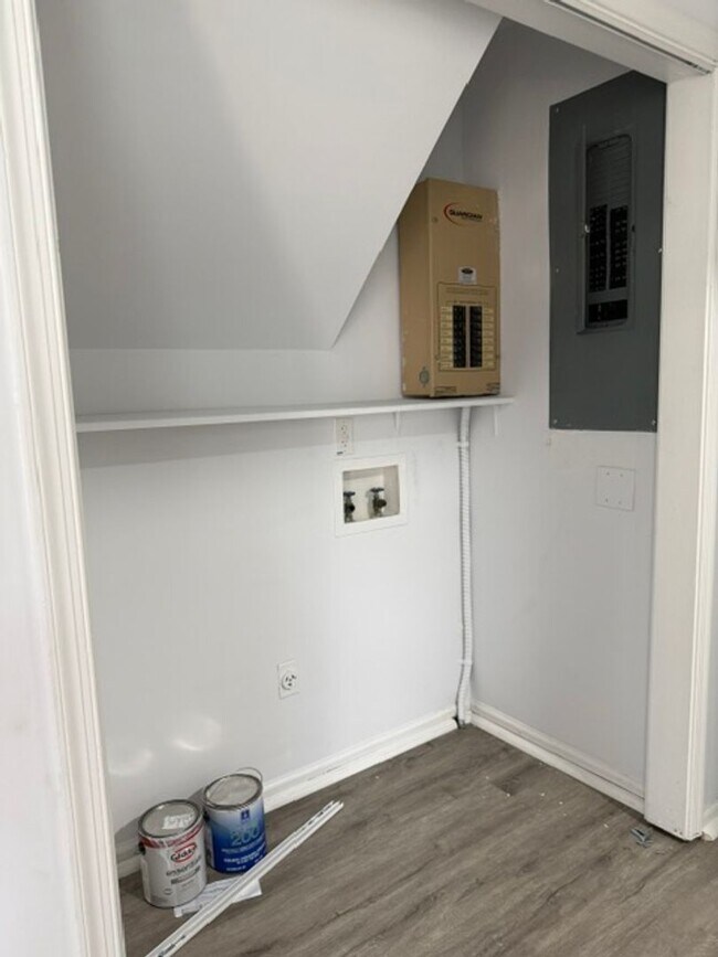 Building Photo - 302 Cottonwood Ln
