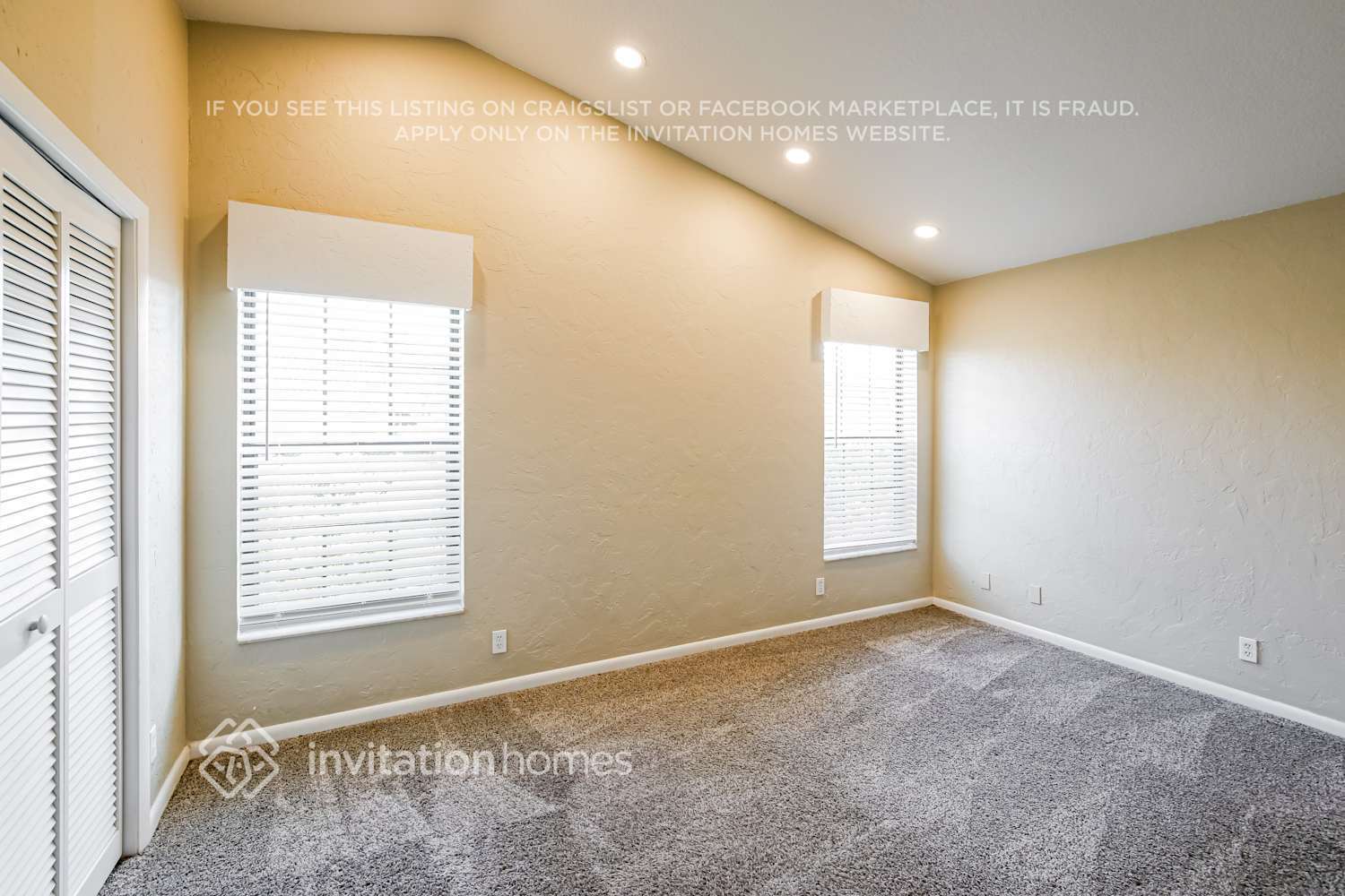 Building Photo - 7045 Golf Pointe Cir
