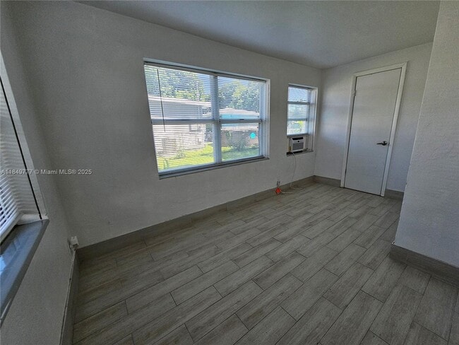 Building Photo - 26 SE 13th Terrace