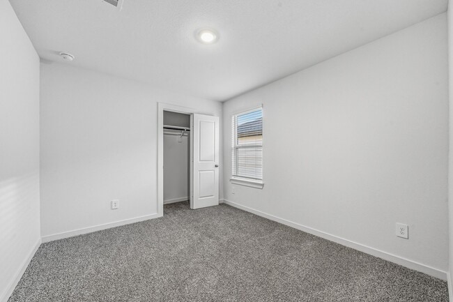 Building Photo - 3919 Langridge Dr