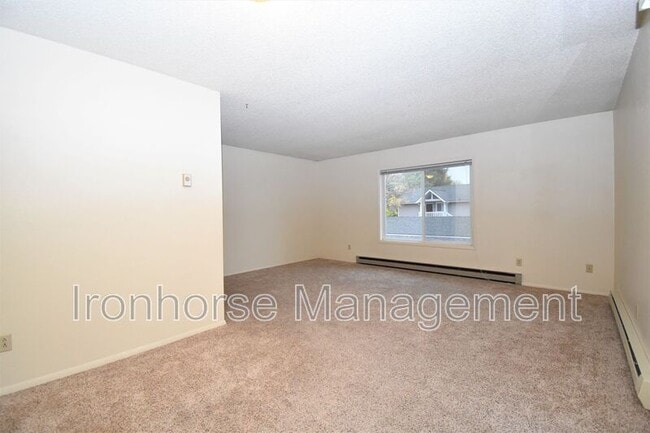 Building Photo - 515 S 15th Ave