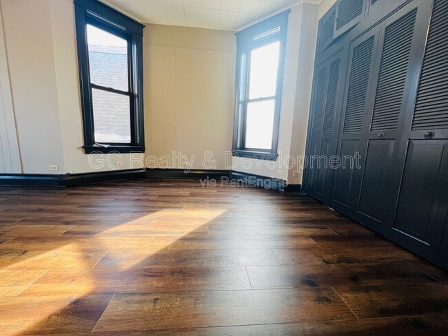 Building Photo - 3408 N Greenview Ave