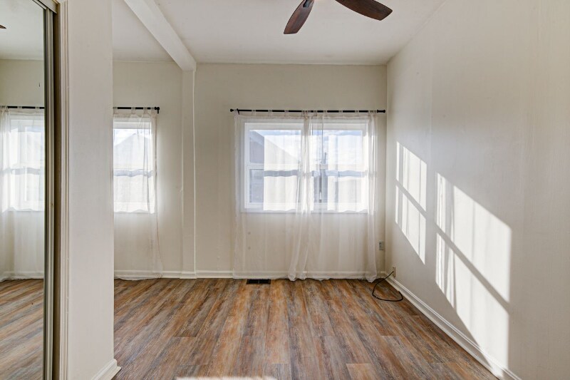 Building Photo - 313 E Spring St