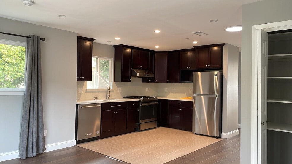 kitchen/dining area - 2231 Whitman Way