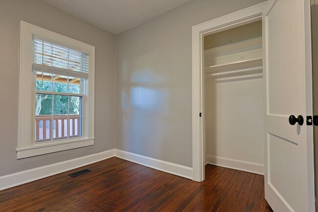 Building Photo - Coming Soon South Knoxville Cottage!!!