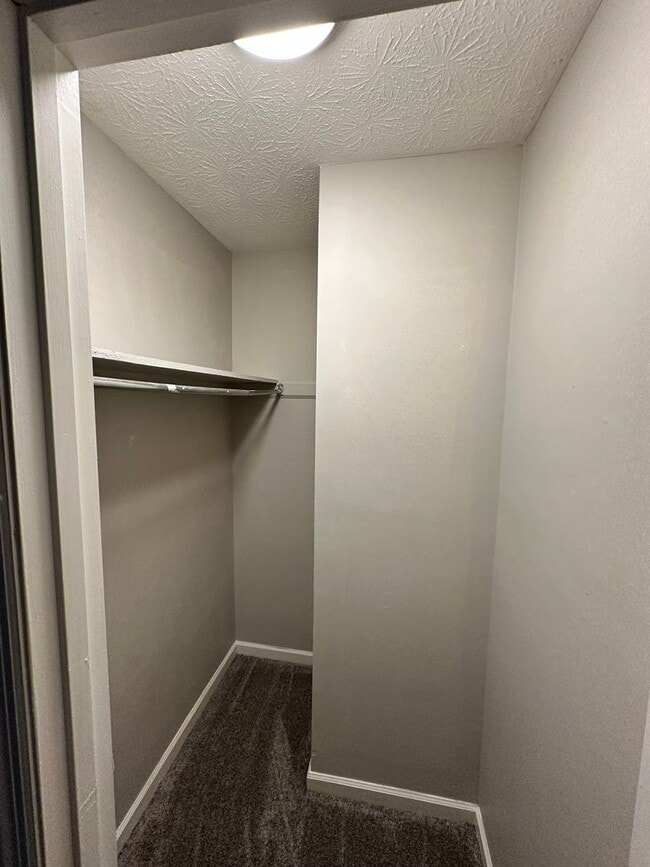 Building Photo - 2-Bed 1.5-Bath Townhome