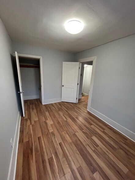 Building Photo - 2728 W Oakdale St