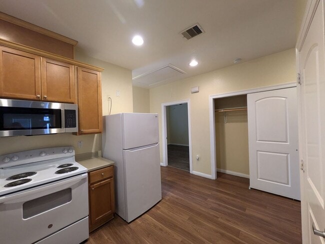 Building Photo - 2905 Pecos St