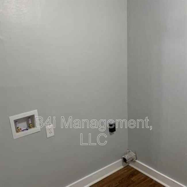 Building Photo - 1123 Drewery Ave