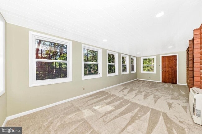Building Photo - 305 Highview Rd
