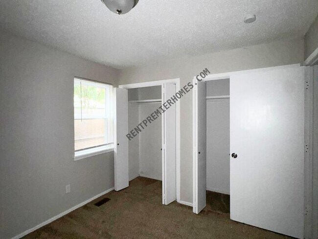 Building Photo - 2228 S Whitbourne Pl