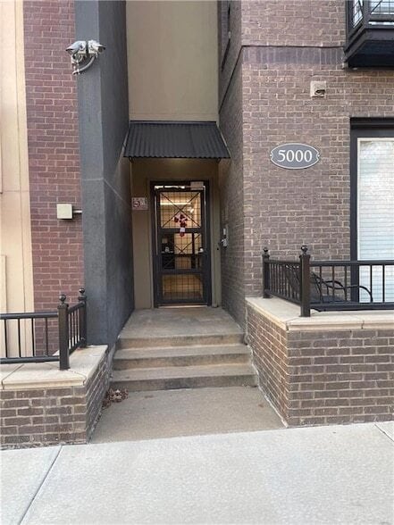 Primary Photo - 5300 Peachtree Rd