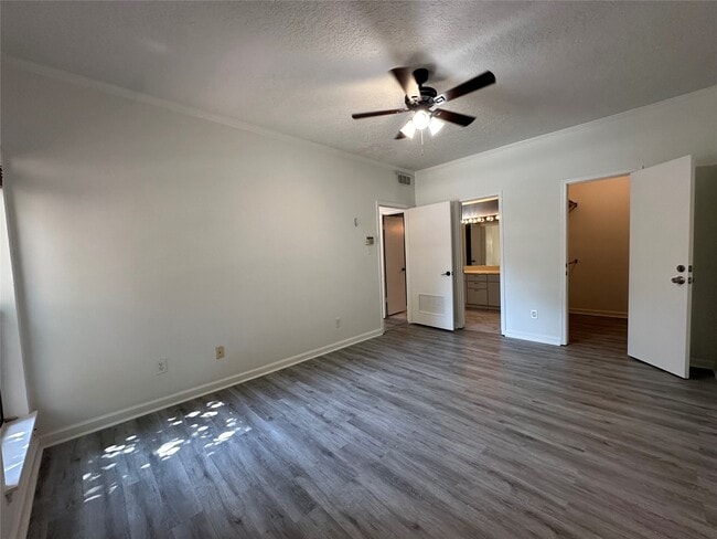 Building Photo - 2125 Augusta Dr