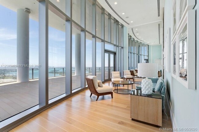 Building Photo - 15701 Collins Ave