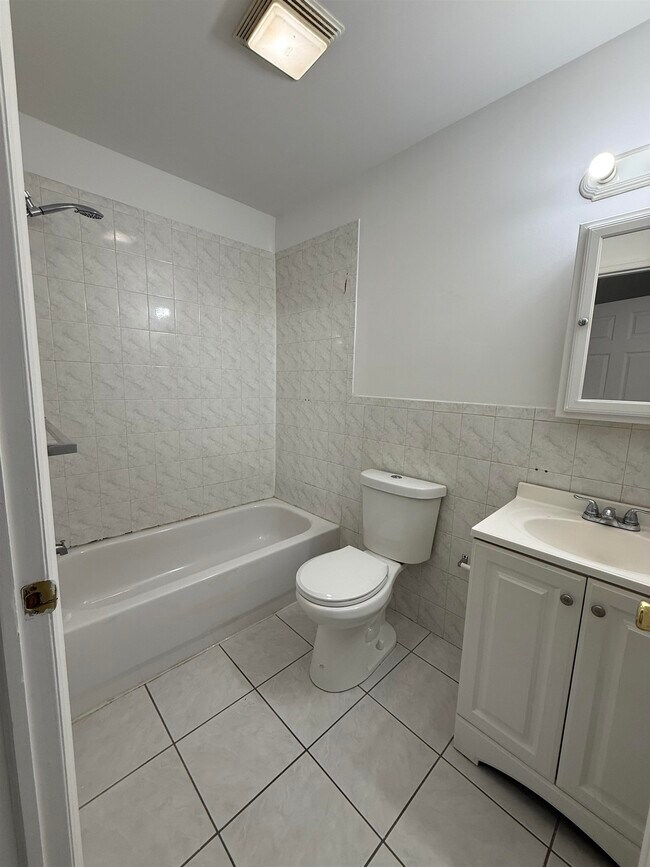 Building Photo - 36 Jewett Ave