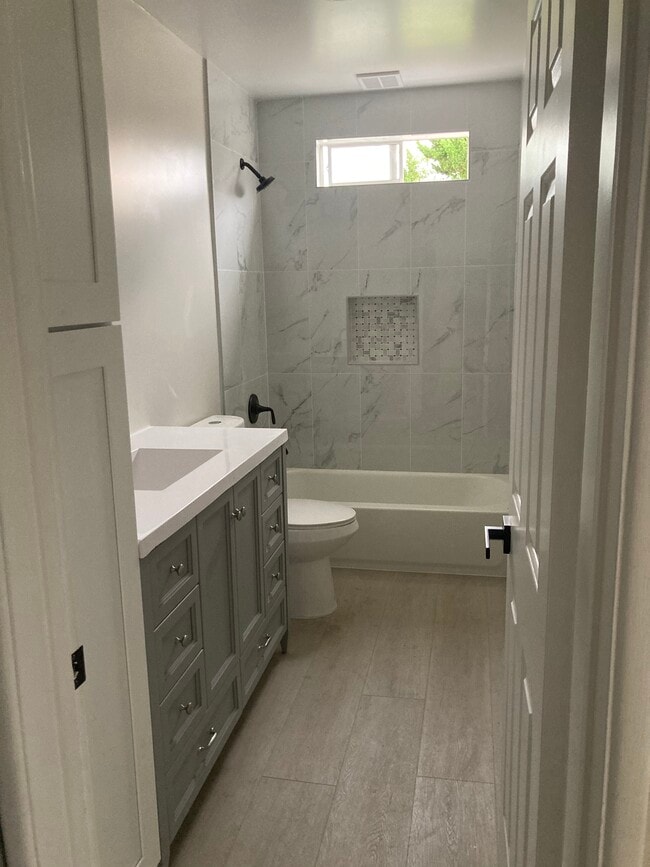 Building Photo - 408 Sierra St