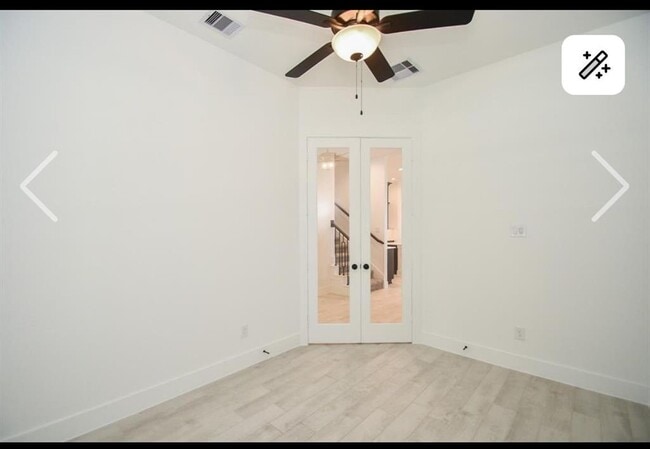 Building Photo - 10727 River Walk Dr
