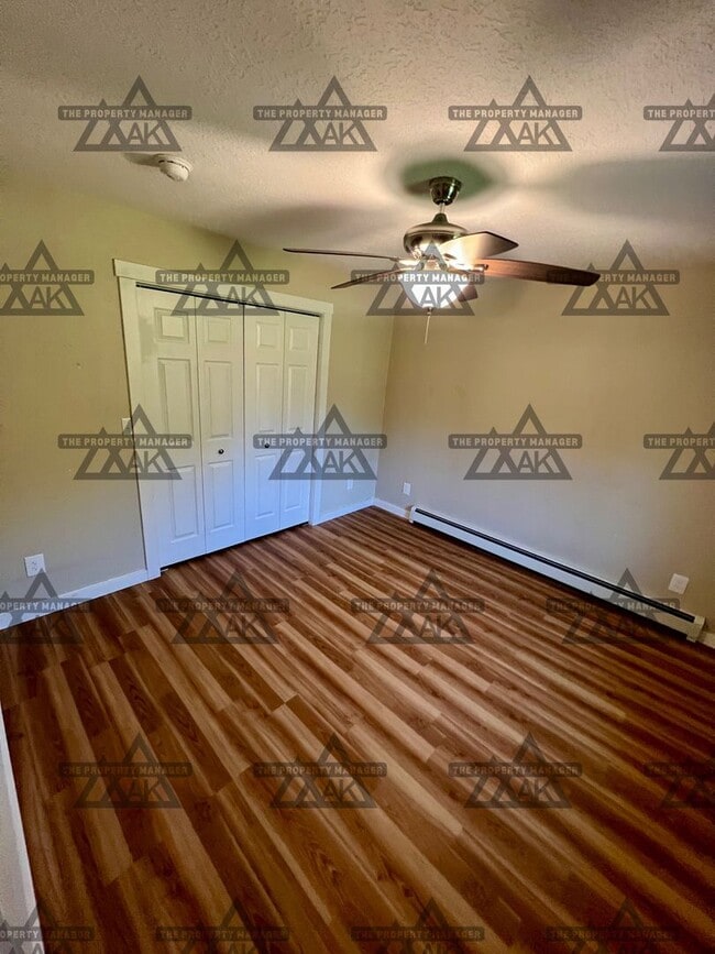 Building Photo - Grumman St 2400-