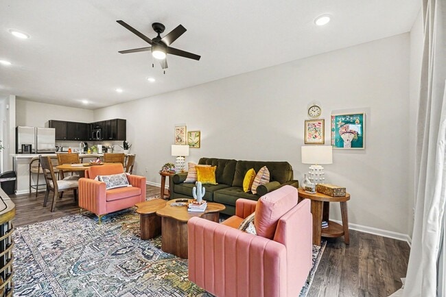 Building Photo - Stylish 2 Bedroom Duplex | Garage + Fast Wi-Fi